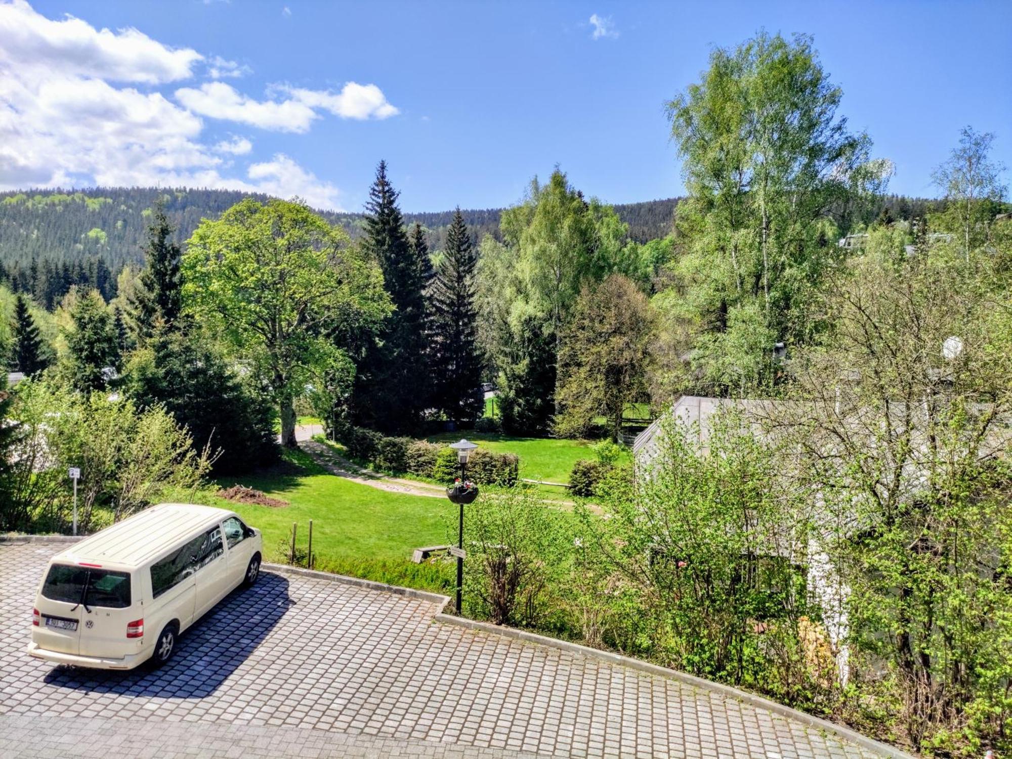 Tiche Anenske Apartmany S Hotelovym Servisem, S Kvalitni Bufetovou Snidani A S Exklusivnim Saunovym Wellness Grotta Spa - By Relax הַרָכוֹב מראה חיצוני תמונה